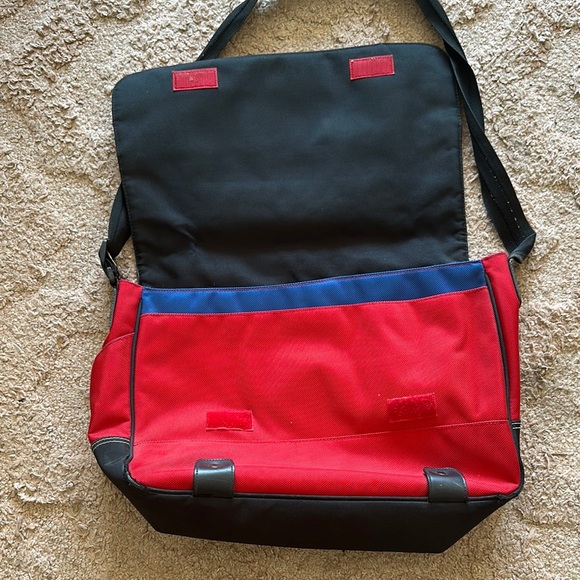 Tommy Hilfiger Bold Red and Black Messenger Bag - Picture 2 of 4
